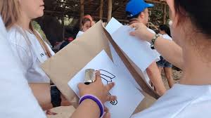 Francis Aaron Mamaril helping Kusina ni Ate Sarah in feeding our fellow  Pasiguenos. #everyone @highlight