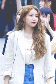 She participated in rainbow to me mv in 2011 and in rainbow tell mv me tell me in 2013. Sowon G Friend Kpop Girls Gfriend Sowon