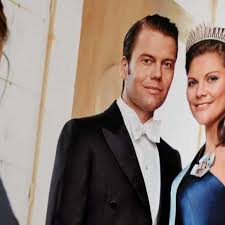 Anlässlich ihres anstehenden zehnten hochzeitstags blicken die beiden mit fotos und einem video zurück. Interview Adelsexperte Rolf Seelmann Eggebert Uber Die Royale Schwedenhochzeit Welt