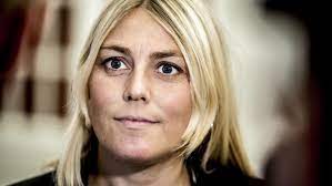 Check spelling or type a new query. S Profilen Bramsen Har Fodt Se Det Sode Billede Bt Politik Www Bt Dk