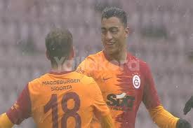 وقبل قمة جالاتا سراي ضد فريق الانيا سبورت، يقع ترتيب الفريق في صدارة الدوري التركي الممتاز موسم 2021 برصيد 51 نقطة، وينافسه فريق بشكتاش التركي بنفس النقاط بالمركز الثاني، فيما يقع فريق فنربخشة في المرتبة الثالثة متساويًا مع جالاتا سراي. O5gsb Exx9gy9m