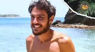 Sono un nuovo concorrente dell'isola dei famosi. Mfpfylk6jblbsm