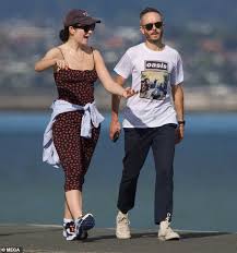 The music videos for royals, directed by joel kefali and edited separately as u.s. Lorde Is Seen For The First Time In Eighteen Months As She Kisses Her Boyfriend Justin Warren Daily Mail Online