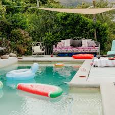 15 marvelous pallet pool noodle storage inspirations. 6 Ideas For Pool Toy Storage And Pool Float Storage