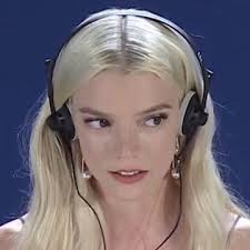 anya taylor alegría auriculares