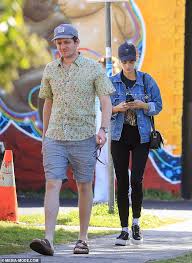 Samara weaving is a very successful actress and her work in tv shows has won hearts all over the world. Samara Weaving Sports A Very Deep Tan As She Exits A Beauty Salon In The Popular Coastal Town Daily Mail Online
