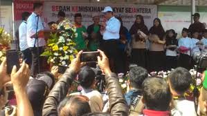 Ayam pedaging dan petelur sejatinya tidak sama dengan ayam kampung makanya untuk memproduksinya menjadi doc membutuhkan pembuahan pejantan dan alat tetas. Mentan Bagikan Ayam Petelur Dalam Rangka Kunjungan Ke Kabupaten Tasikmalaya Swaragapura