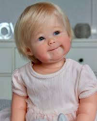 Sweetly shy little Rea reborned by Conny Burke.❤️😊❤️ (copyright Ping Lau)  #pinglaurea #pinglautoddler #pinglausculptor #pinglaureborns #pinglau  #connyburke