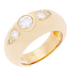 Maybe you would like to learn more about one of these? Bague Jonc D Occasion En Or Jaune 750 Milliemes 18 Carats Sertie De Diamants Taille Brillant D Un Poids Total De 0 76 Cara Bague Jonc Bague Bague Or Diamant