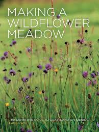So julian and amanda decided to turn the middle of the lawn into a mini meadow. Lewis P Making A Wildflower Meadow Lewis Pam Wooster Steven Amazon De Bucher