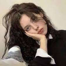 Lettie Carpenter's Instagram, Twitter & Facebook