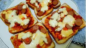 Ilmu dasar paling penting dalam roti. Pizza Roti Gardenia Guna Kuali Je No Oven Simple Bread Pizza No Oven Youtube