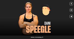 Dani Speegle esegue uno squat con lo strongman Mitchell Hooper sulla  schiena - CrossMAG