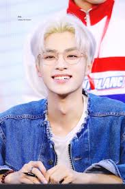 Netizens Defend Seventeen Jun And Wayv Kun Xiaojun After Eating At Restaurant Visited By Covid Patient Kpopstarz You told him you couldn't sleep so he told you that he was going to stay. netizens defend seventeen jun and wayv