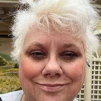 Crystal Clary's Instagram, Twitter & Facebook