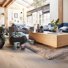 Holzboden Passen Sich Einrichtungstrends Problemlos An Wood Floorings Fit In All Interiors Haus Haus Deko Wohnen