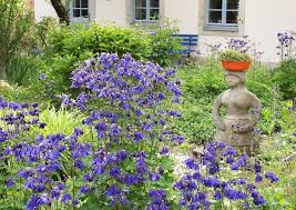 Shopping vogeltranke vintage schale metallschale vogelbad landhausstil garten aja086 palazzo exklus. Landhausgarten Anlegen Beispiele Und Tipps Worauf Es Bei Der Gartengestaltung Ankommt Landhaus Lifestyle Im Landhausstil Gestalten