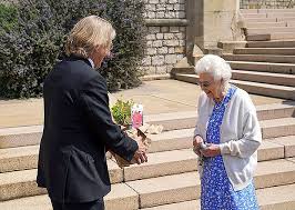 A special rose bred in honour of what would have been prince philip's 100th birthday is the queen has been presented with a special rose bred to mark her late husband philip's 100th. Obcj13 Gzmipzm