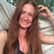 Elderly man brings laughter to Calgary medical waiting room