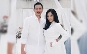 Pemeran bayu dalam sinetron bawang putih berkulit merah yang tayang di antv. Rezky Aditya Bantah Gagal Nikah Karena Beda Agama Singgung Soal Nikita Willy