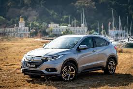 Not only does it have a sportier stance, but it's now a hybrid only. Topgear Test Drive Honda Hr V 1 5 Hybrid