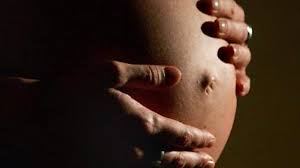 Denn nur wenige frauen gebären ihr kind am wann ist das warten vorbei? Schwangerschaft Die Erzwungene Geburt Hat Ihr Gutes Medizin Ernahrung Faz