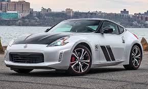 The nissan 370z, also known as the fairlady z version s, is a coupé and roadster built by nissan motor company. Nissan 370z 2017 Modellpflege Motor Autozeitung De