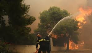 Ανεξέλεγκτη μαίνεται η φωτιά στην ρόδο, με τις αρχές να προχωρούν στην εκκένωση περιοχών. Fwtia Twra Sth Rodo Neolaia Gr