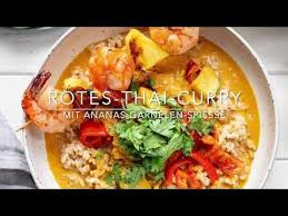 Rotes Thai Curry Mit Gegrillten Ananas Garnelen Spiessen Rezept Elle Republic Ananas Garnelen Gegrillte Ananas Curry