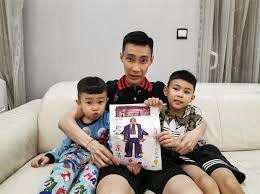 Chong wei, mew choo and family wishing everybody a healthy and happy niu year. Lee Chong Wei Celebrates Father S Day With Sweet Social Media Posts Badmintonplanet Com