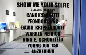 Join chris, pui and the toys in their magical playroom. Besuch Show Me Your Selfie Bei Diskurs Berlin Berlin Art Institut Bai
