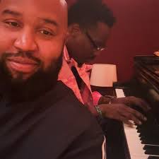 LOYO LIFE., 1. Everyone’s shining. @theshindellas Nashville residency is  incredible., 2. Grand pianos in grand places., 3. 🔒 IN!