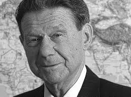 Armand V. Feigenbaum, consultor de qualidade, foi um dos grandes nomes da  Gestão da Qualidade, sendo o criador do termo Total Quality Control (TQC).