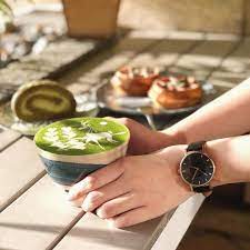 yasumi cafe 台中 南區南區也有舒適清新的日系咖啡廳 w 抹茶拿鐵ntd 150 小山園抹茶捲ntd 130 麻糬鬆餅ntd 100 站在吧台邊看著老闆游刃有餘地拉出一杯又一杯的精緻拉花 手腳俐落 毫不猶豫 忍不住讚嘆這般 cool watches wood watch