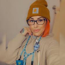 Hi! Can anyone recommend the appropriate sand to use for my leopard gecko?  I read that they like to have sand boxes that they can dig in. Should I get  them one?