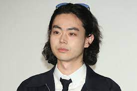 マカロンの擬人化。 俺たちブサイクの村を２～３個潰して建造された完璧なイケメンダム。 菅田将暉くんです。 どう!？ 全国の女子のみんな!？! Gjd2uf213ixo M