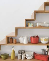 10 Idees Deco Pour Amenager Le Dessous D Un Escalier Shake My Blog Rangement Sous Escalier Amenagement Sous Escalier Etageres Sous Escalier