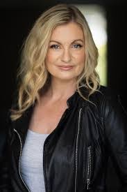 Melissa Dawe's Instagram, Twitter & Facebook