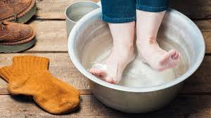 It starts with sweat, add a little bacterium and before you know it there's a very common and often times embarrassing odor problem always check for ulcerations and open sores before using an apple cider vinegar foot bath. Listerine Foot Soak Does It Work