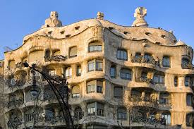 Barcellona Oltre La Rambla Cinque Cose Da Sapere Sulla Capitale Catalana Antoni Gaudi Barcellona Viaggi