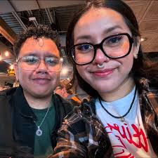 how to start a fight in the replies: 🍍🍕