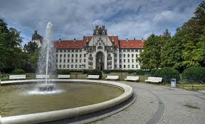 Sie können ihren austritt auch selbst schriftlich formulieren und ihre unterschrift von einer notarin oder einem notar ihrer wahl beglaubigen lassen. Amtsgericht Wedding Foto Bild Wedding Berlin Motive Bilder Auf Fotocommunity