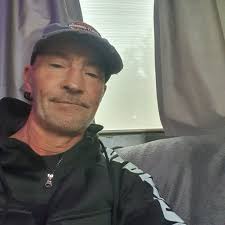 Beard growing beard or no beard as profile pic thoughts please