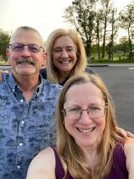 The mystery ring has been returned to Laura. Congratulations Laura and  thank you Robert for your generosity in reaching out, and thank you Seymour  community for helping in finding the owner.