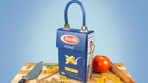 Choose from contactless same day delivery, drive up and more. The Pasta Bag Wie Aus Nudelkochen Im Corona Lockdown Eine Designer Handtasche Entstand Gq Germany