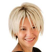 40'ından sonra bekâr bir anne olarak iki ergen ve bir köpekle Kanada'ya göç  etti