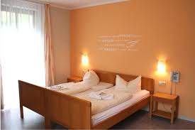 Unsere referenten wollen auch in diesem jahr gottes gutes wort, kompromisslos bibeltreu, in geradlinigkeit und fern jeder bibelkritik. Haus Felsengrund Felsengrund Friedensburg Gastehauser Gmbh