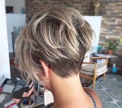 1001 Idees Carre Plongeant Degrade On Arrondi Les Angles Coupe Courte Cheveux Fins Cheveux Courts Coupe De Cheveux Courte