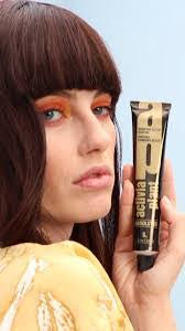 Anna Petruzzelli's Instagram, Twitter & Facebook