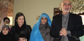 اشرف غنی در دوره دوم ریاست جمهوری حامد کرزی در سال ۲۰۱۰، مسئول برنامه انتقال مسئولیت‌های امنیتی از نیروهای بیرونی به نیروهای داخلی (بومی) شد. Ø¹Ú©Ø³ Ø¯Ø®ØªØ± Ø§Ø´Ø±Ù ØºÙ†ÛŒ Ø§ÙØºØ§Ù†Ø³ØªØ§Ù† Ø¹Ú©Ø³ Ù†ÙˆØ¯ÛŒ